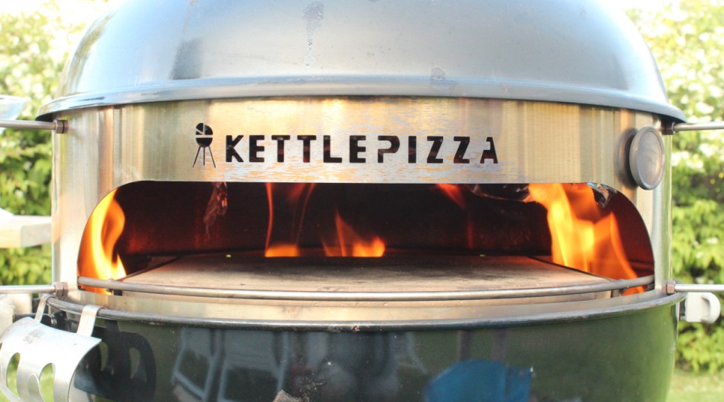KettlePizza bygg om grillen til en pizzaovn! Led oss inn i fristelse